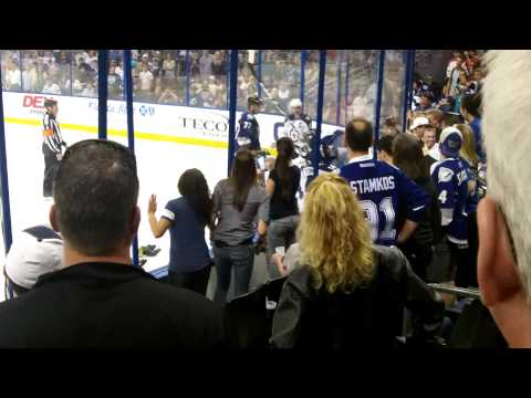 Huge Hockey fight (mini brawl) between Winnipeg Jets and Tampa Bay Lightning