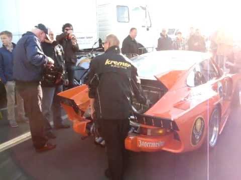 Porsche 935 K3 Zündung mit Fahrer ... John Fitzpatrick zur Nacht der Legenden 2012