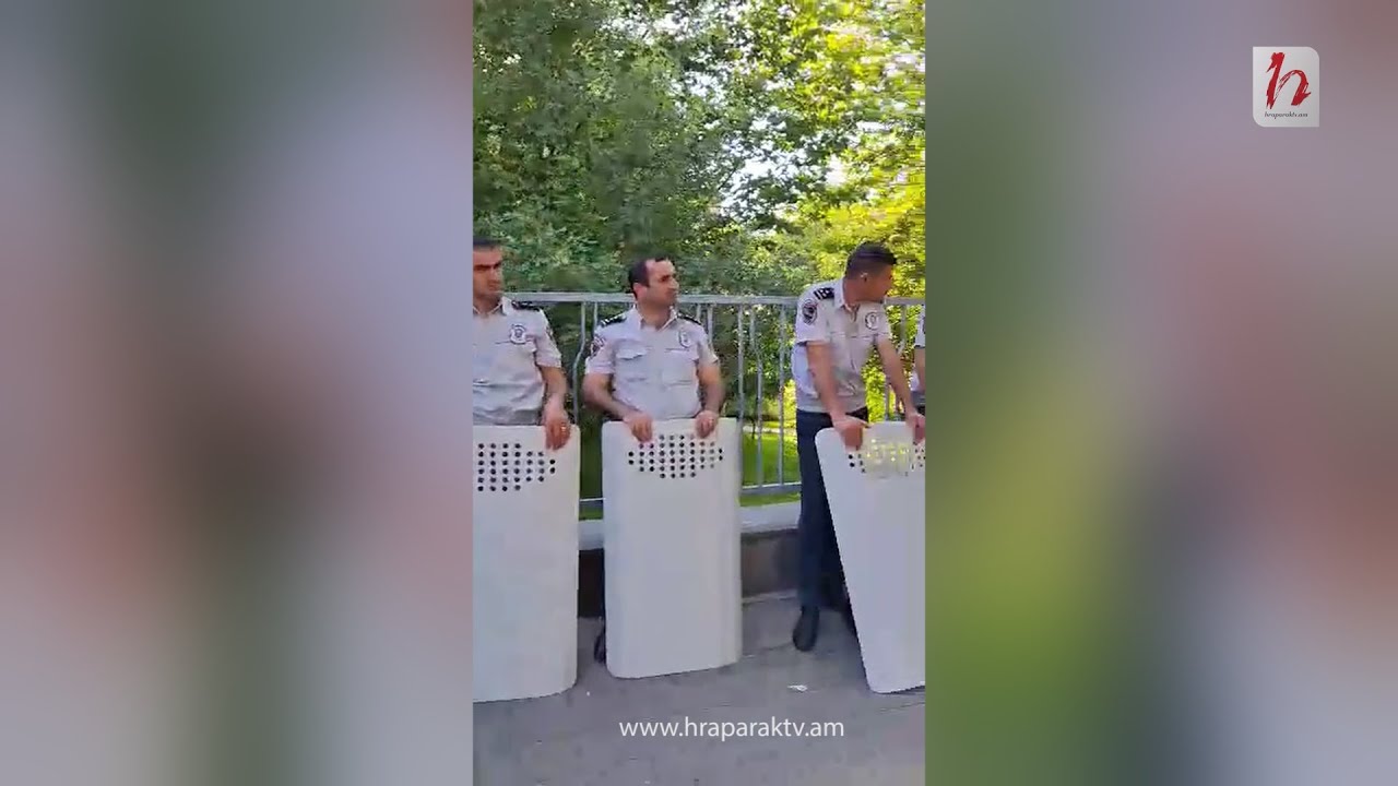 Մարզերից բերված ոստիկանները` ԱԺ Դեմիրճյան փողոցում