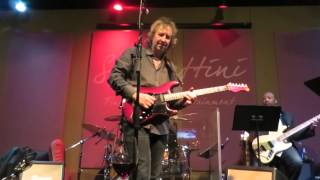 Nils Live Sarah Smile