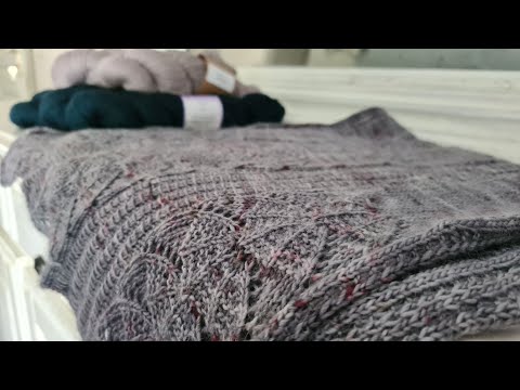 Yarnflakes Podcast 107 – The neck episode (and beautiful yarns)