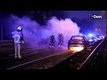 Auto vliegt in brand tijdens het rijden in Almelo