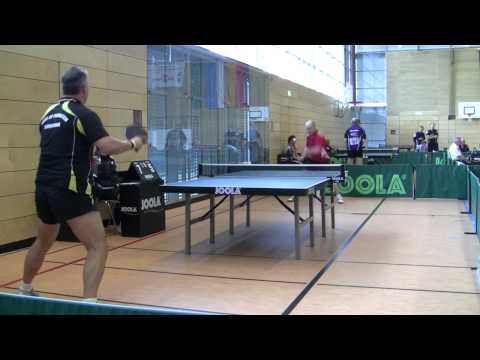 Peter Aranyosi switches hands against Lars Hauth