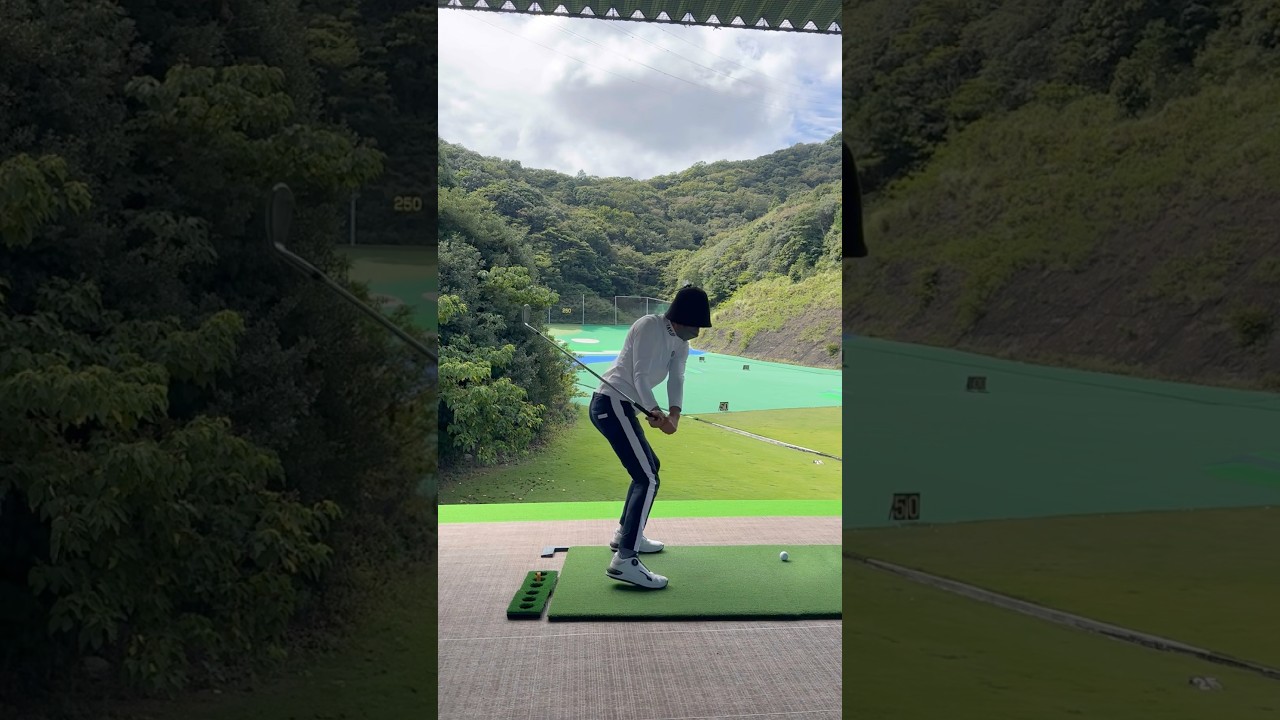 ダウンスイングはヘッドを落とさずにクラブ全体を内側に巻き込んでいきます。#回転式スイング #ゴルフ #ゴルフスイング #golf #golfswing #shorts
