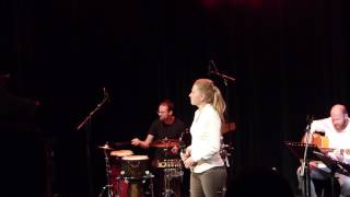 Moonlight in Vermont - Ella Fitzgerald & Louis Armstrong