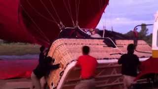 preview picture of video 'Getting Ready To Go! Balloons Over Bagan'