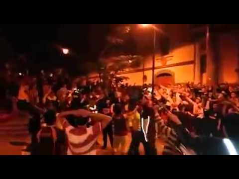 "Bunde Tolimense" Barra: Revolución Vinotinto Sur &bull; Club: Tolima