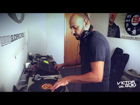 Victor del Guio - Scratching