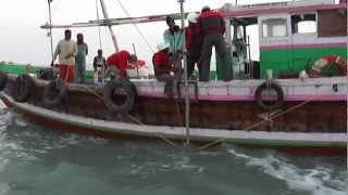 preview picture of video 'ADCP Deployment at Gulf of Kutch, Indomer.MP4'