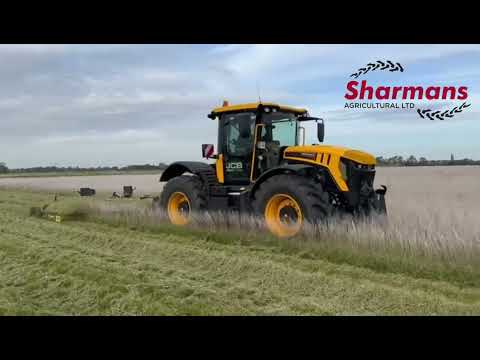 JCB Fastrac 4220 iCON with Spearhead 480 Pro