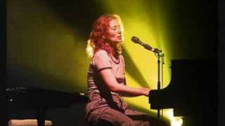 Cruel - Amazing Grace Live Solo Tori Amos