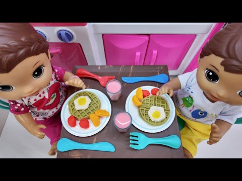 A HEALTHY BREAKFAST FOR THE TWINS LAURINHA AND FELIPINHO