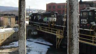 preview picture of video 'Altoona Juniata Locomotive Shop Turntable Action'