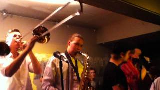 kuningasidea: suurmiehet, mascot, helsinki. 11.11.11