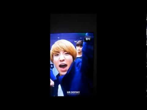 120810 EXO fooling around to MAMA @ SM ART Exhibition