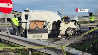 TEM'de Hafif Ticari Araç Bariyerlere Saplandı, 2 Kişi Hayatını Kaybetti