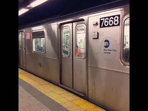 R142A #7668 [w/ blank LED screen] leaving + R142 #6364 (5) arriving at Brooklyn Bridge - City Hall