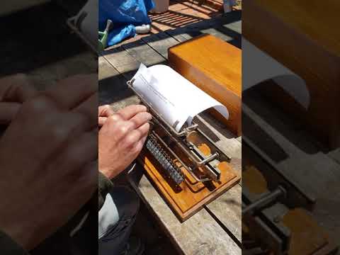 The Merritt Typewriter, Rare French Language Version