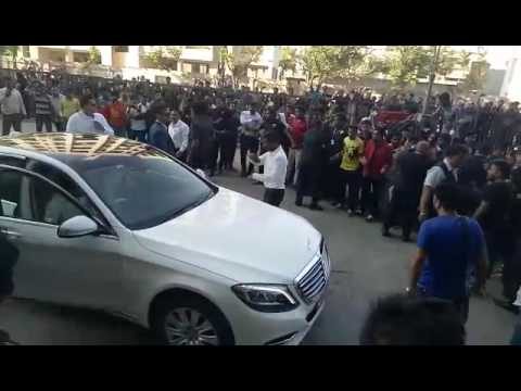 Shahrukh khan entry in seasons mall magarpatta city pune