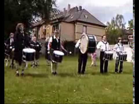 Drum Salut der Drummer von Scots 'n Breizh