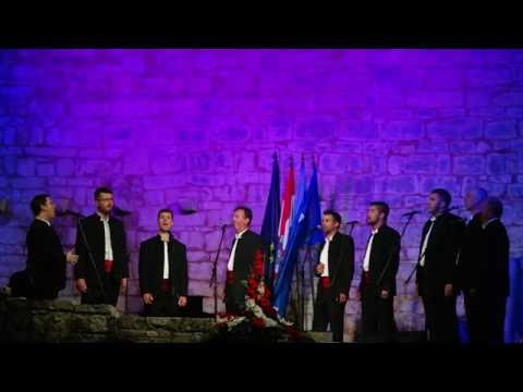 Klapa Motovun - Moja kraljice (live)