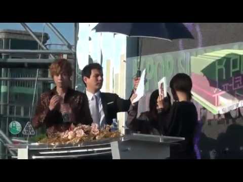 2011.11.06 KimHyunJoong Sweet Gesture to HaJi on @ Busan K-pop Super Concert