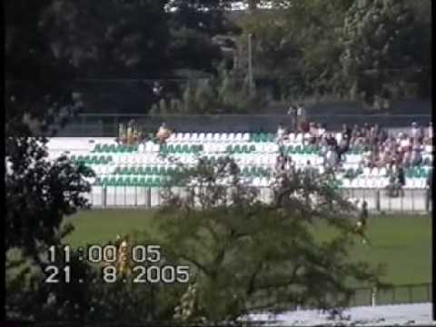 Pelikan Łowicz-testowanie nowych krzesełek i trybuny przez kibiców-2005 r.