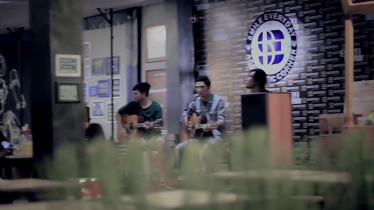  dan kasetnya di Toko Terdekat Maupun di  iTunes atau Amazon secara legal  Nella Kharisma Wong Nomer 3