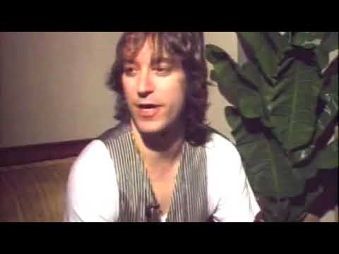 R.E.M. 1987-11-29 - Atlanta, GA (Peter Buck interview backstage at the Fox Theater - inc live clips)