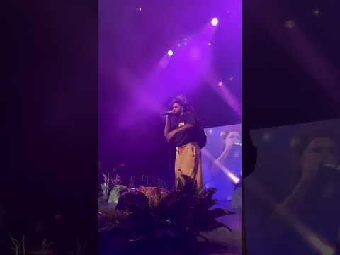 "Pretty Little Fears" 6lack ft J Cole Live in Los Angeles