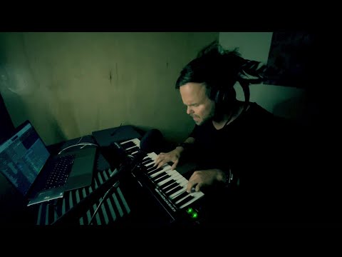 Lauri - In the Shadows (Bedroom Sessions)