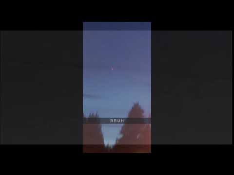 UFO hovers and flashes for a few seconds, then shoots up out of sight in Bremerton, Washington