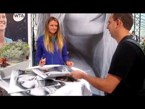 Linz: Autogrammstunde mit Daniela Hantuchova