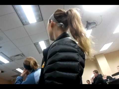 O ia somnul &icirc;n bancă, de plictiseală. Cel mai FUNNY VIDEO la școală