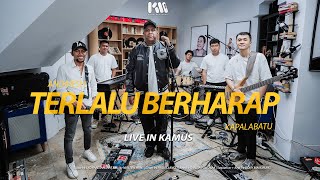 Download lagu Andmesh Kamaleng & Kapalabatu - Terlalu Berharap ( Live Version ) mp3