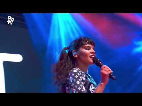 Rori au Pukkelpop chante " Docteur" (19/08/23)