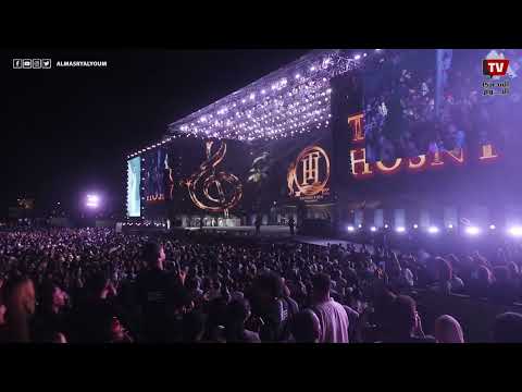 تامر حسني يحتفل بعيد ميلاد أحد الجمهور خلال حفله في العلميين