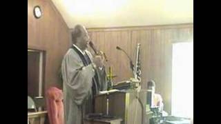 preview picture of video 'Pastor Hubbard Sings Eye On The Sparrow'