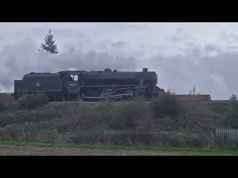 Black 5 no 45212 through the Lincolnshire countryside.