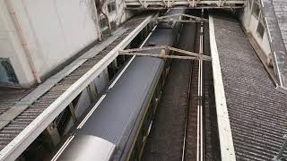 お茶の水駅209系発車