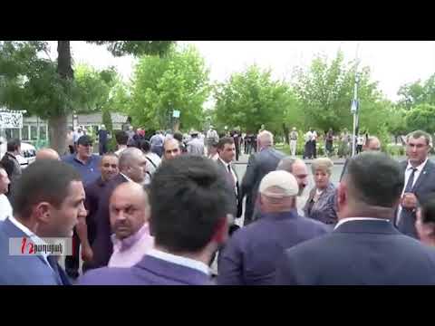 Փաշինյանին դիմավորեցին «թուրք», «դավաճան» վանկարկումներով