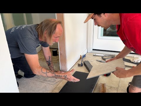 McCrorie Carpet One verlegt LVT-Bodenbelag in unserem Garagenbad und auf unserer Plattform.