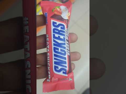 New Snickers Strawberry 🍓🍓 #youtubeshorts #chocolate #video #shorts #shortsvideo #viral