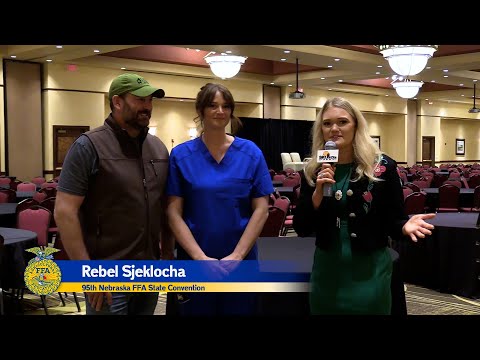 Heartland Docs tv stars address Nebraska FFA members to share about importance of pivoting in life