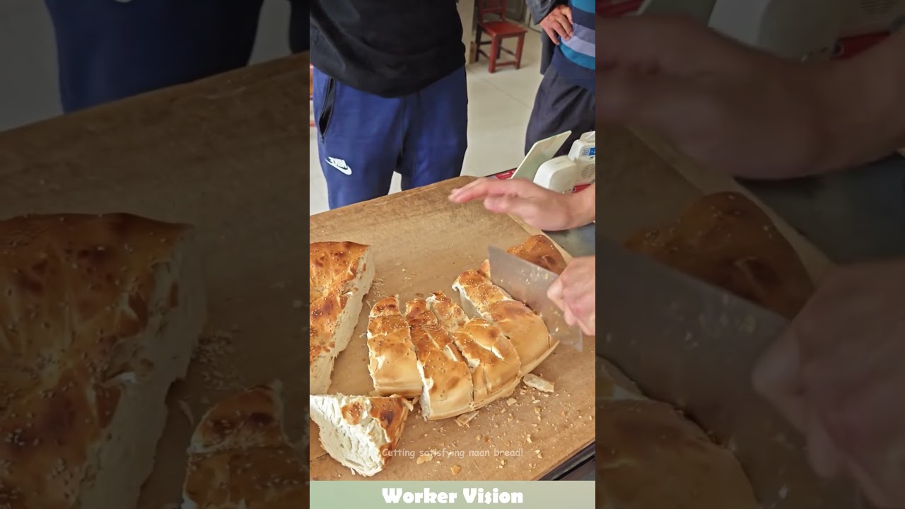 Cutting satisfying naan bread! #food  #satisfying