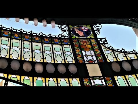 Ilona Včalová - tour guide: Art Nouveau architecture of Prague