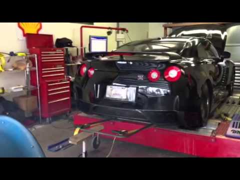 2010 R35 GTR Greddy kit on stock bottom end.