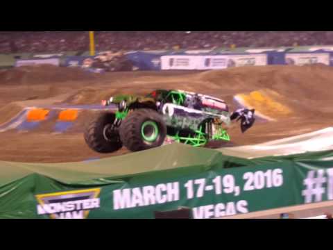 Monster jam anaheim 2/13/16 Grave Digger freestyle