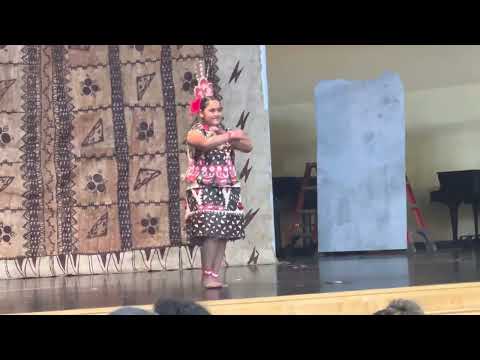 Fatai Holi: 10yrs old performing at her school cultural night 🇺🇸🇹🇴 Hiva e Piutaukae.