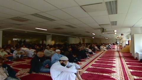 download lagu mp3 mp4 Visiting A Mosque Experience, download lagu Visiting A Mosque Experience gratis, unduh video klip Visiting A Mosque Experience